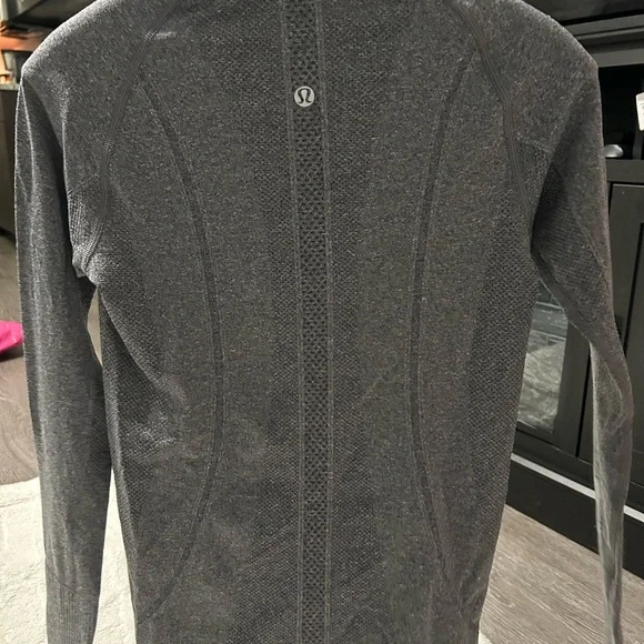 Lululemon Run Swiftly Tech 1/2 zip size 4 - Picture 2 of 3